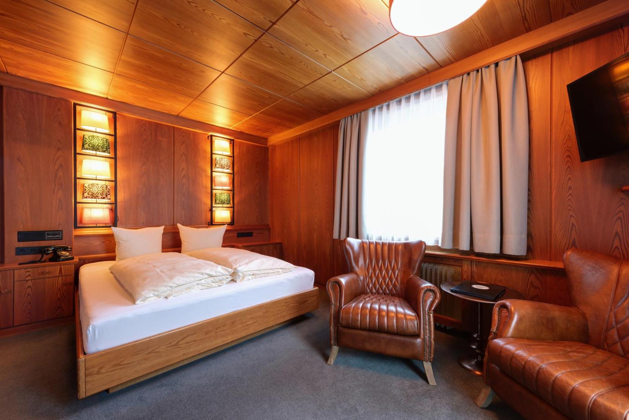 Hotel Pension Kirchplatz St. Anton am Arlberg Zimmer foto