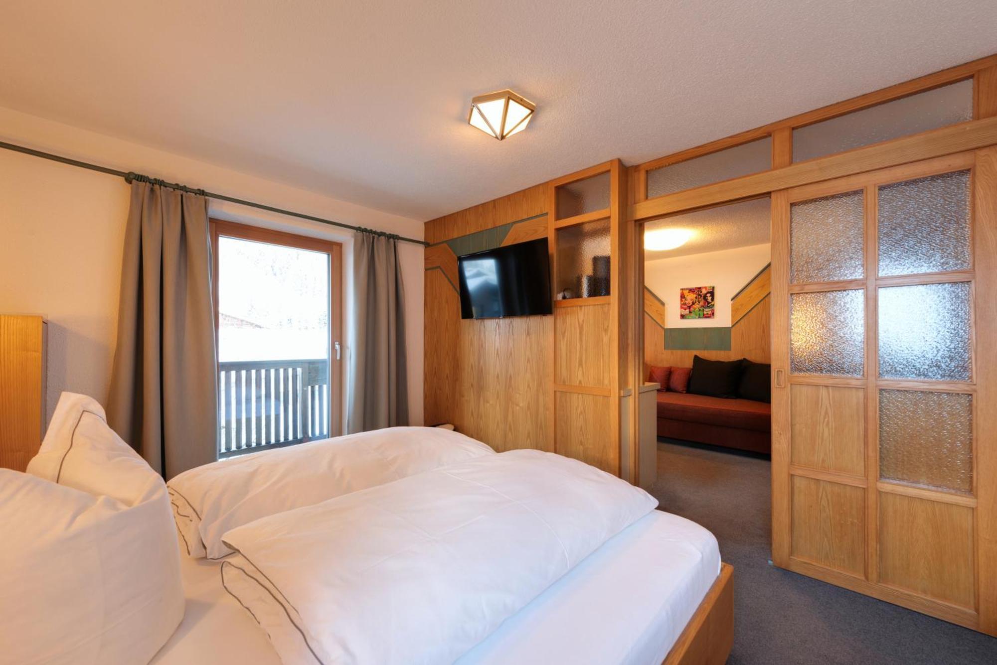 Hotel Pension Kirchplatz St. Anton am Arlberg Zimmer foto