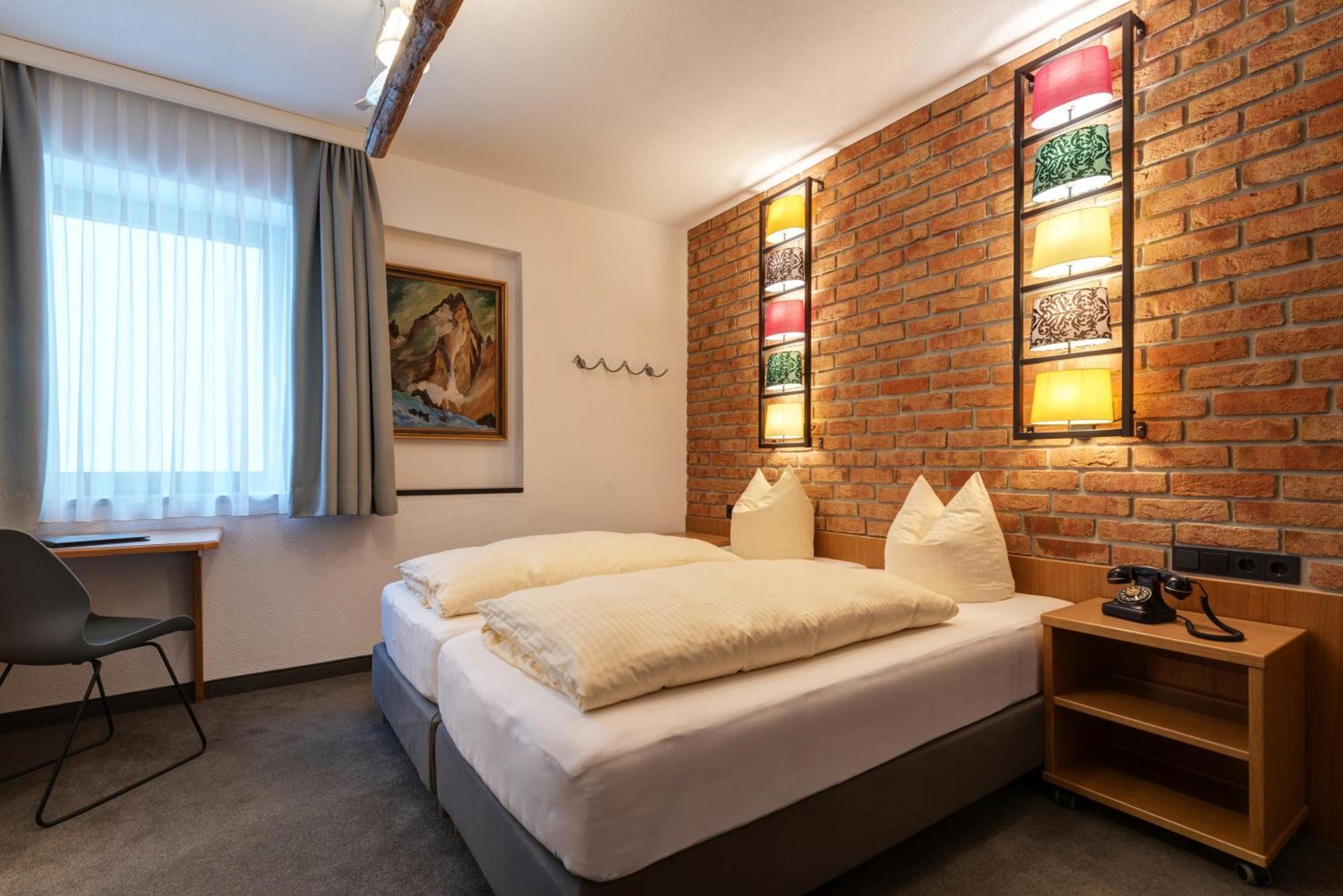 Hotel Pension Kirchplatz St. Anton am Arlberg Zimmer foto