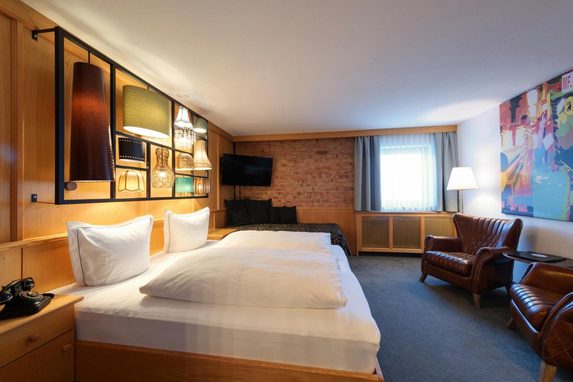 Hotel Pension Kirchplatz St. Anton am Arlberg Zimmer foto
