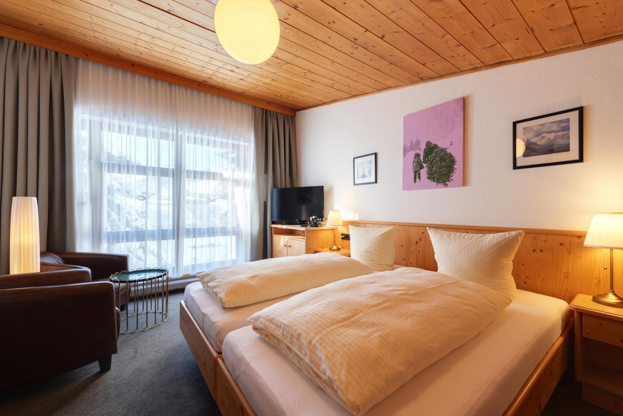 Hotel Pension Kirchplatz St. Anton am Arlberg Zimmer foto